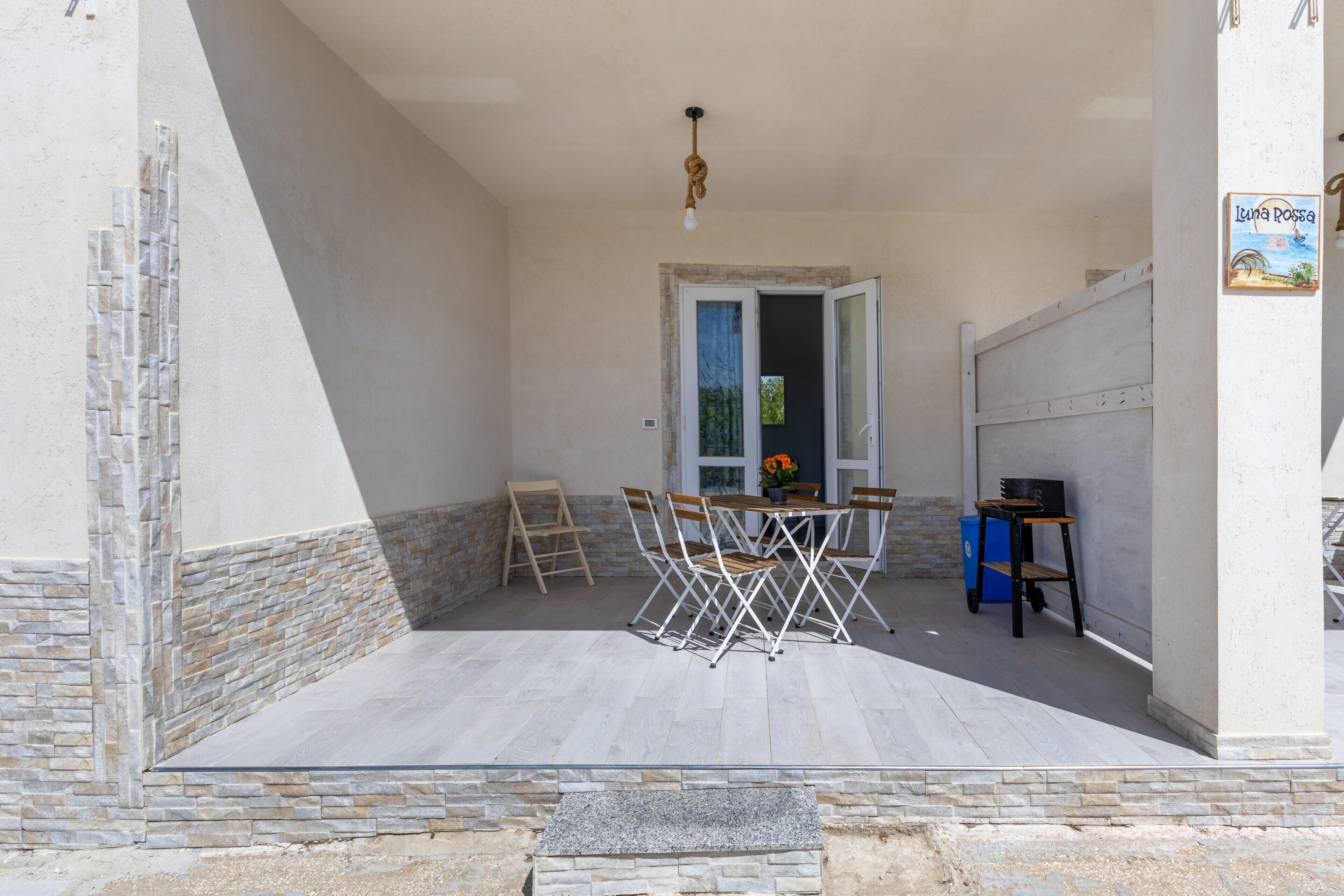 屋外ダイニングエリア