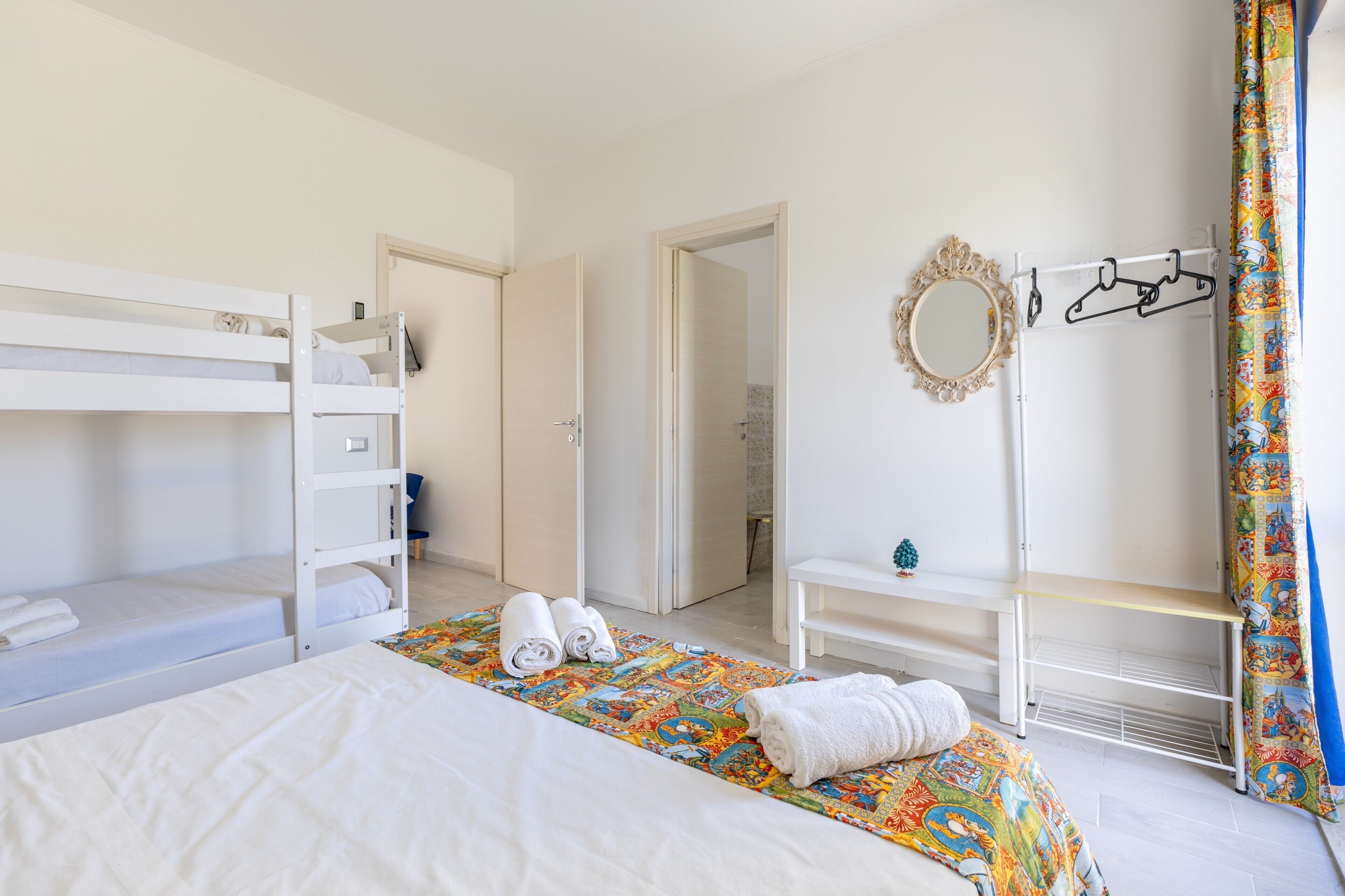 1 室のベッドルーム、アイロン / アイロン台、WiFi (無料)、ベッドシーツ