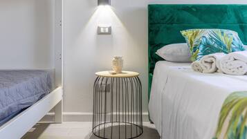 1 habitación, tabla de planchar con plancha, wifi gratis y ropa de cama