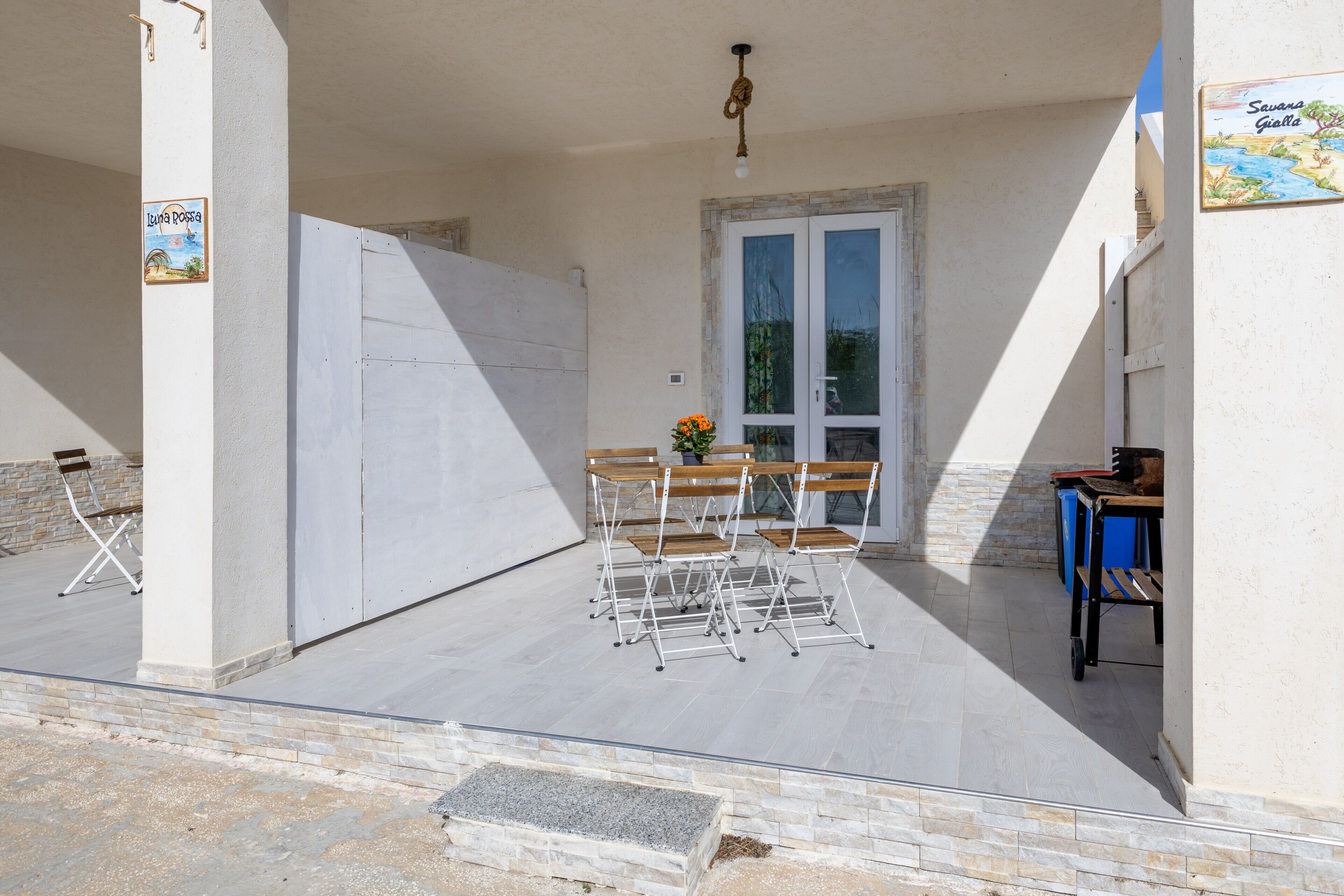 屋外ダイニングエリア