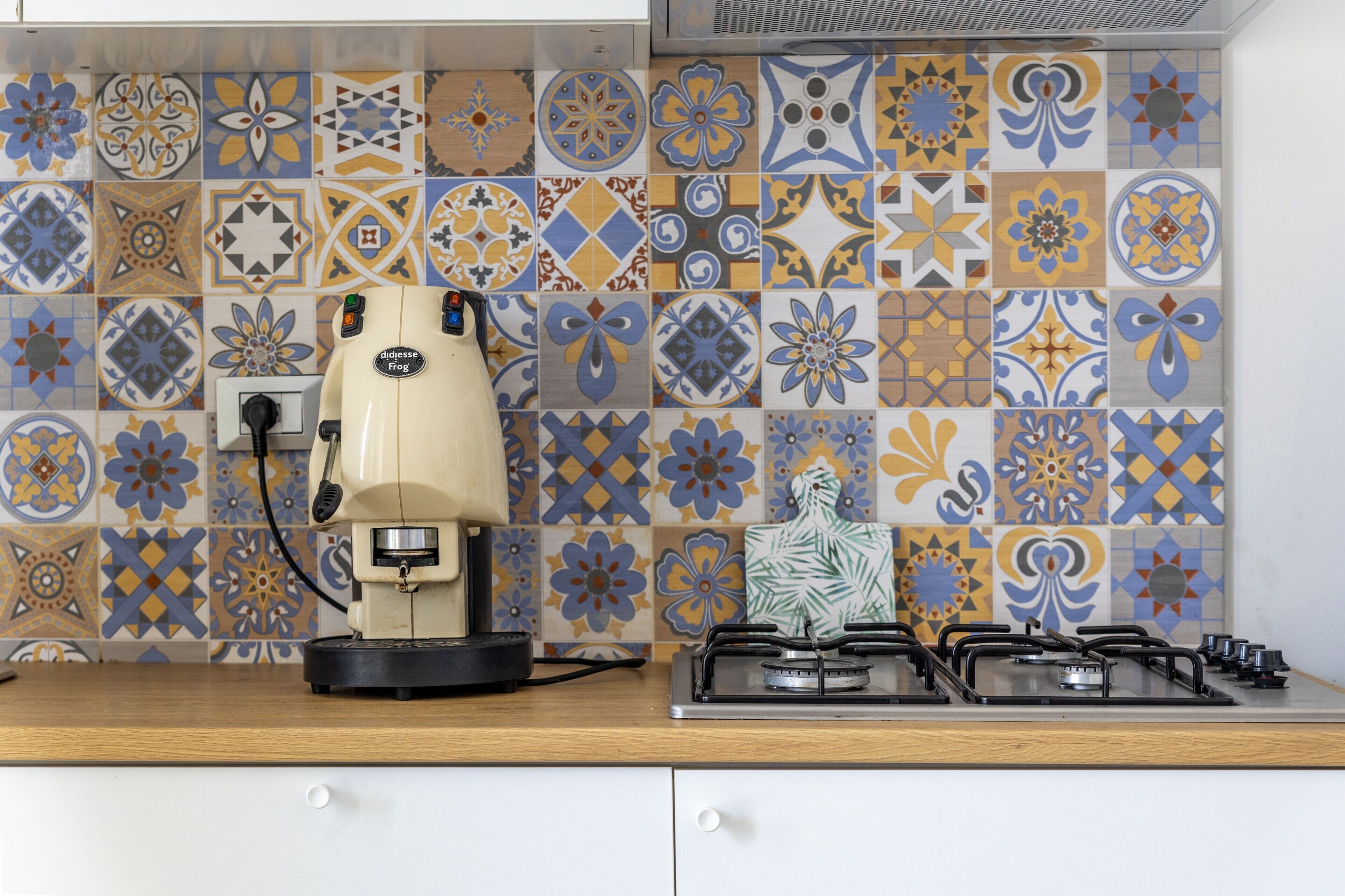 Frigorifero, microonde, piano cottura, macchina per tè/caffè