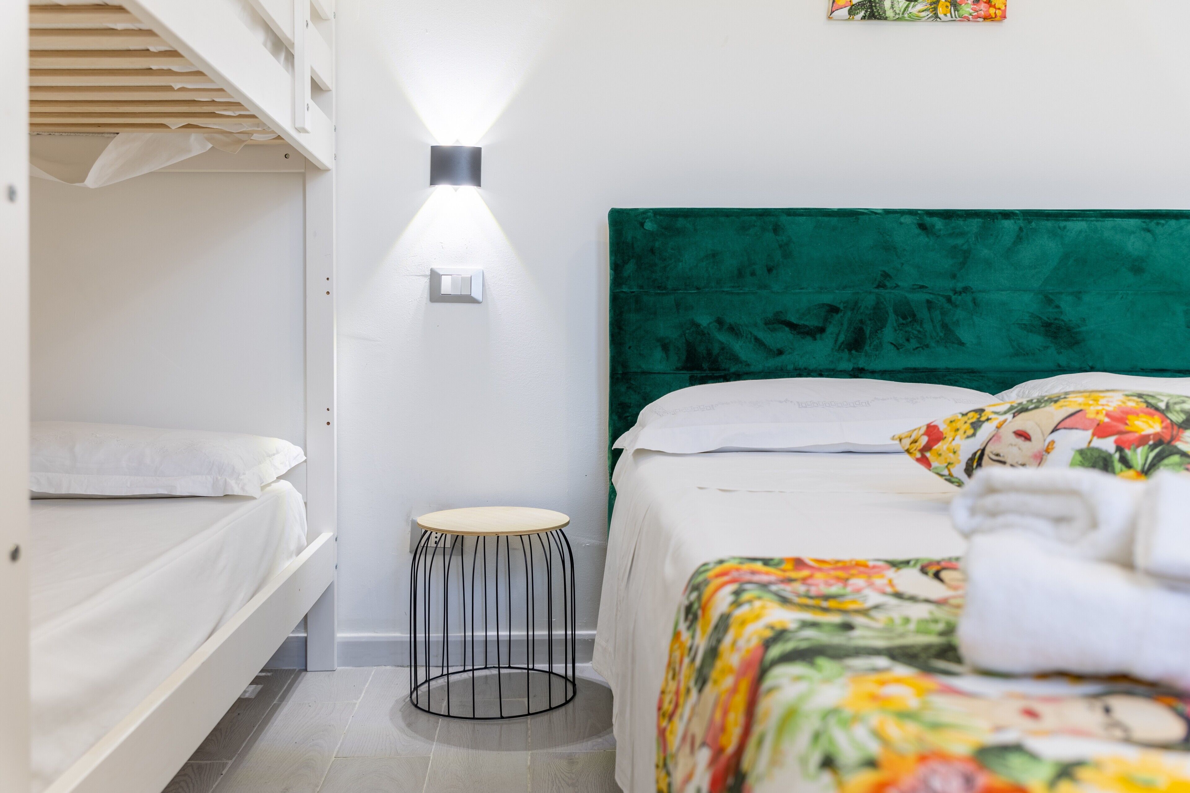 1 habitación, tabla de planchar con plancha, wifi gratis y ropa de cama 