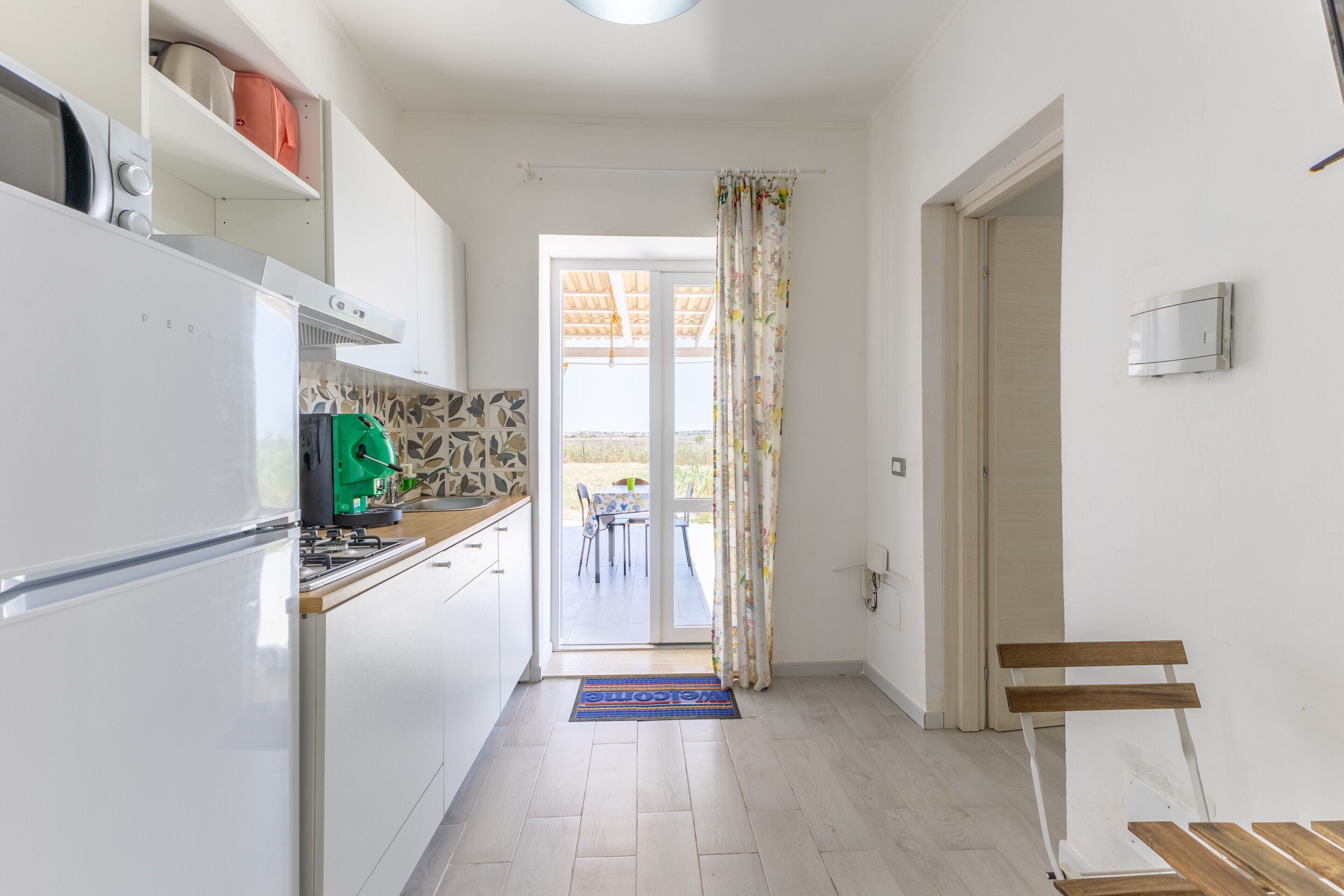 Frigorifero, microonde, piano cottura, macchina per tè/caffè