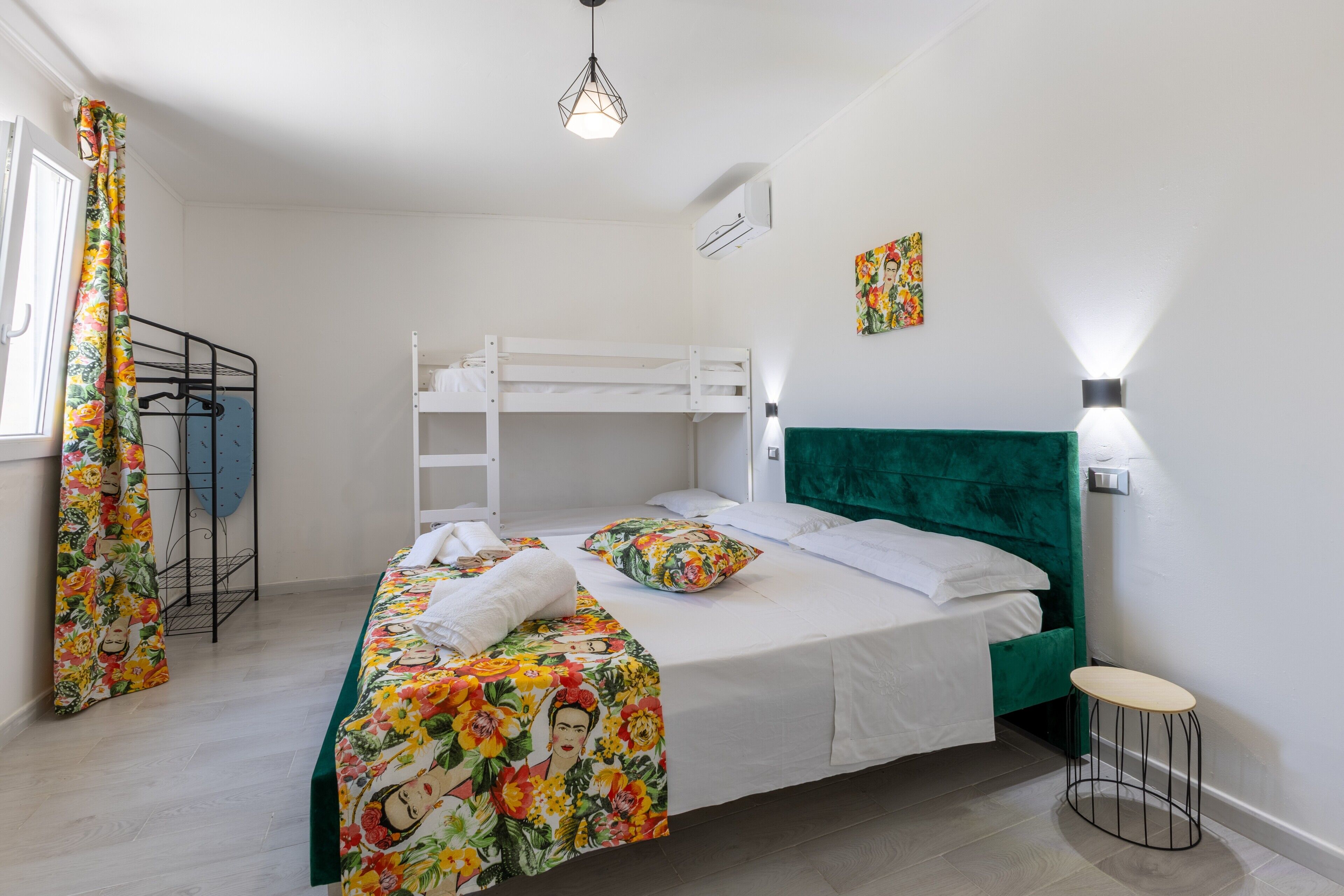 1 habitación, tabla de planchar con plancha, wifi gratis y ropa de cama 