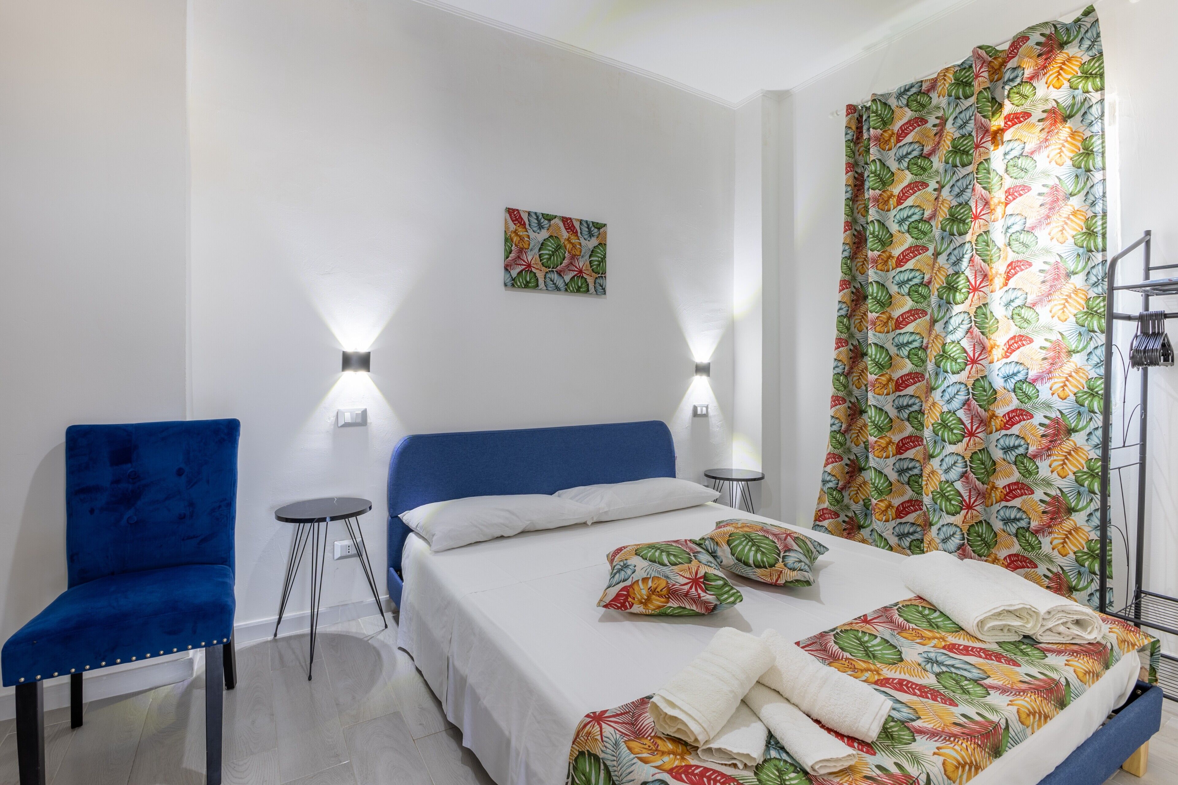 1 habitación, tabla de planchar con plancha, wifi gratis y ropa de cama 