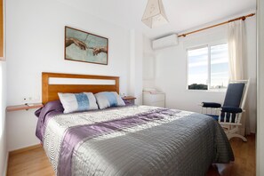 2 slaapkamers, een strijkplank/strijkijzer, gratis wifi, beddengoed
