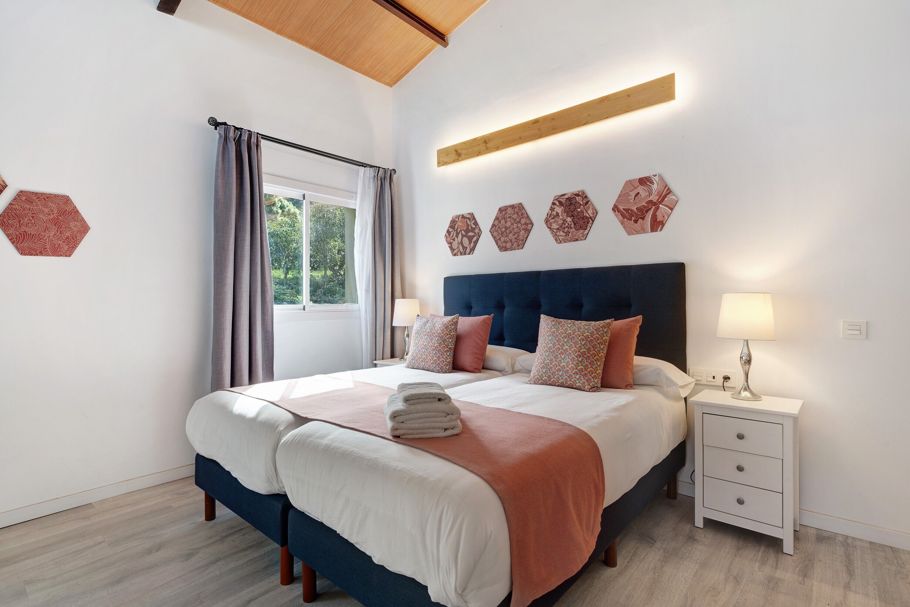 1 dormitorio, tabla de planchar con plancha, wifi gratis y ropa de cama