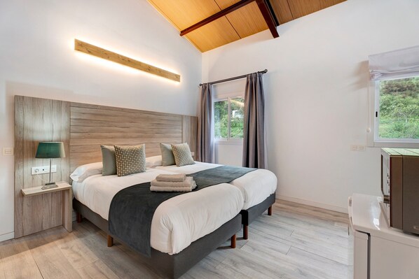 1 bedroom, free WiFi, bed sheets