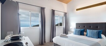 Vacation Apartment 'Casa Lomo El Aire Sterlizia' with Sea View, Shared Pool and Wi-Fi