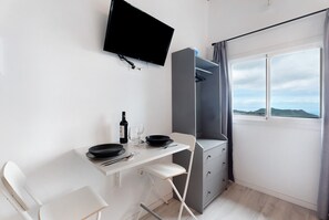 Dining - Vacation Apartment 'Casa Lomo El Aire Sterlizia' with Sea View, Shared Pool and Wi-Fi (Tegueste)