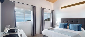 Vacation Apartment 'Casa Lomo El Aire Sterlizia' with Sea View, Shared Pool and Wi-Fi