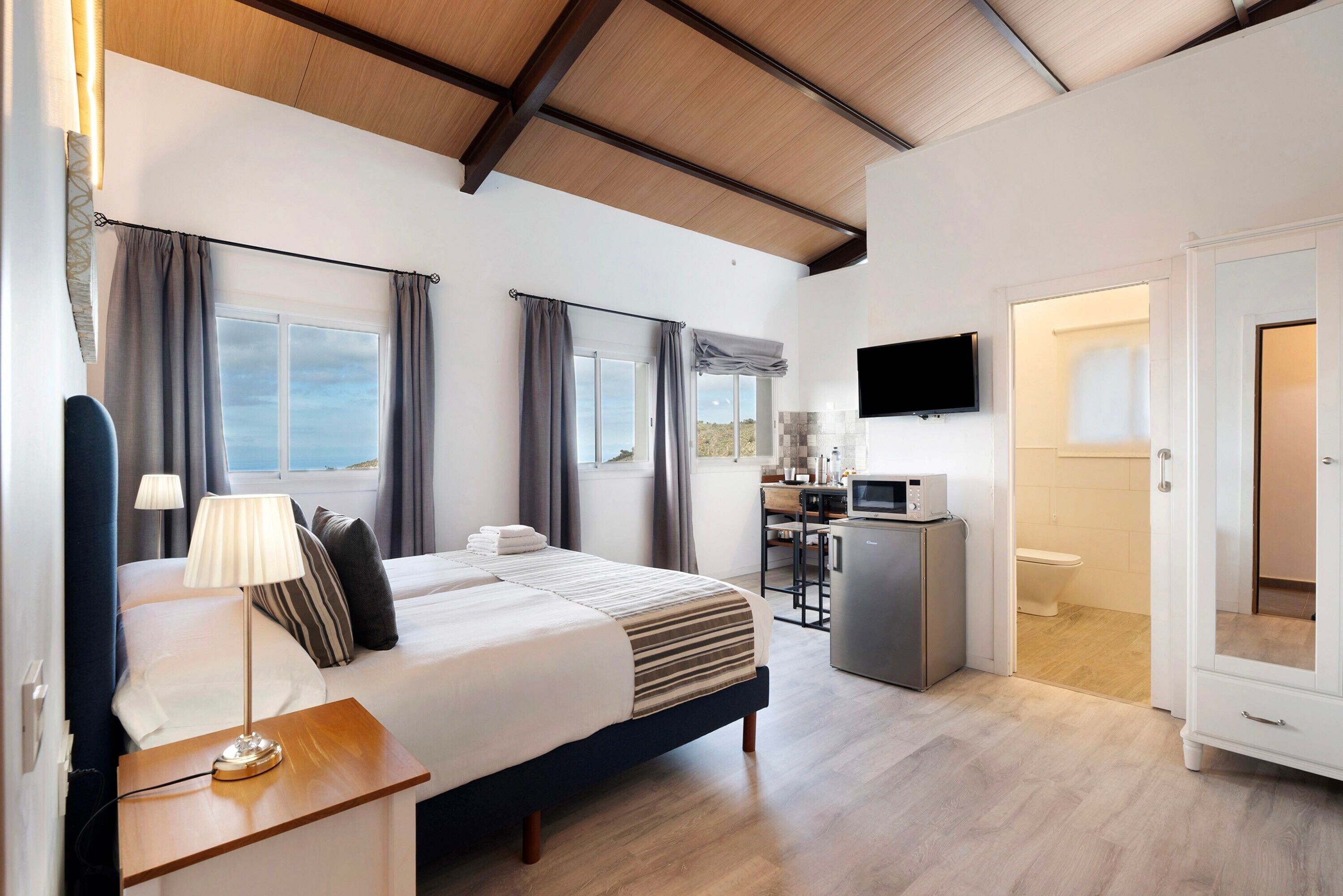 1 dormitorio, tabla de planchar con plancha, wifi gratis y ropa de cama