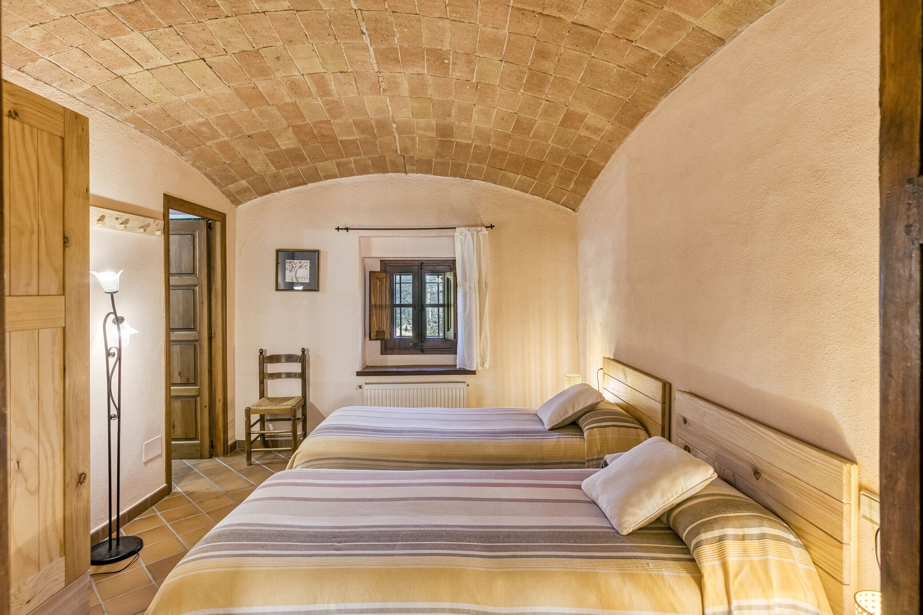 4 slaapkamers, een strijkplank/strijkijzer, gratis wifi, beddengoed