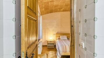 4 chambres, fer et planche à repasser, Wi-Fi gratuit, draps fournis