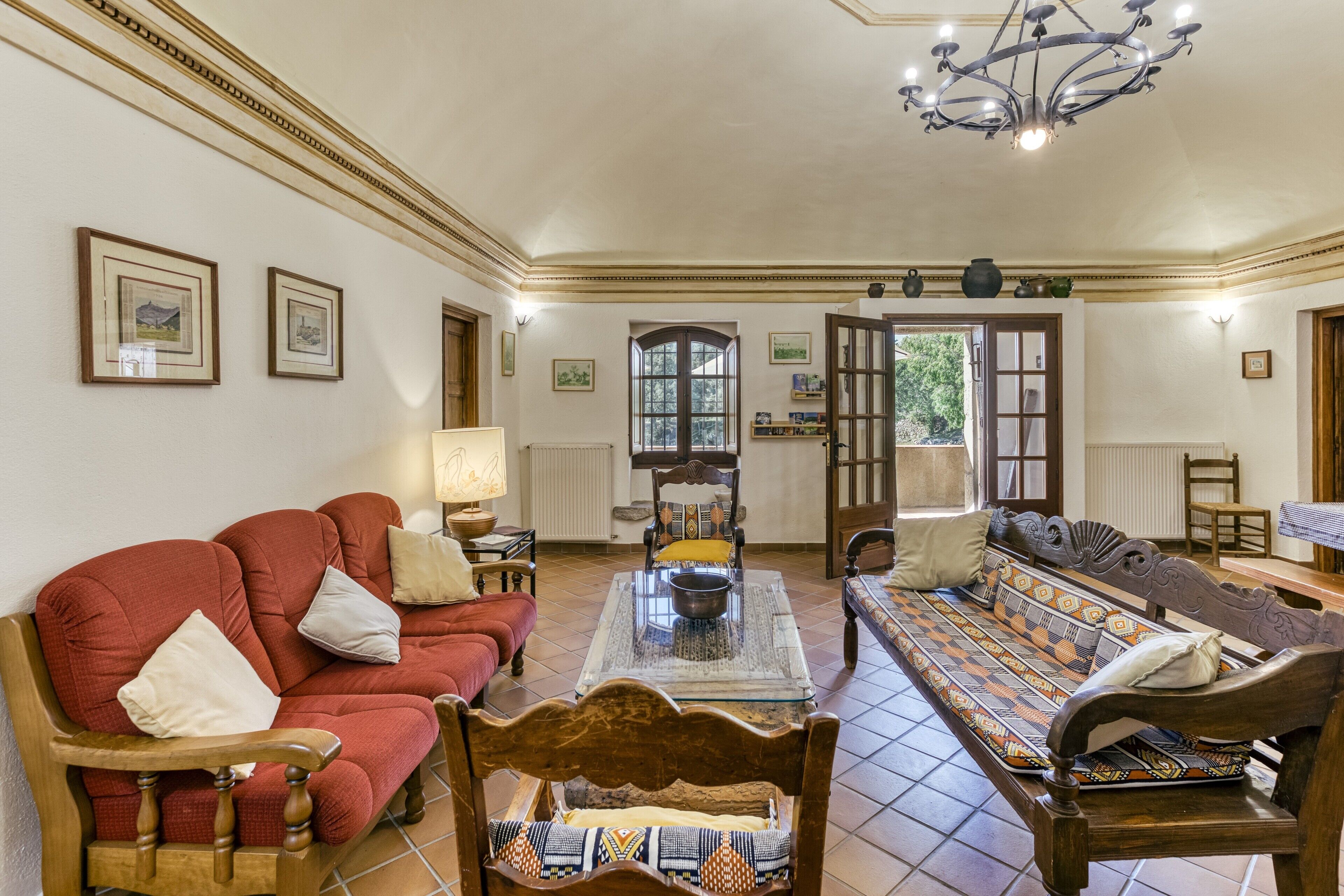 Télévision, cheminée, lecteur de DVD