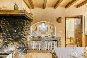 Dining - Country House 'Can Palau' with Mountain View, Private Pool and Wi-Fi (Agullana)