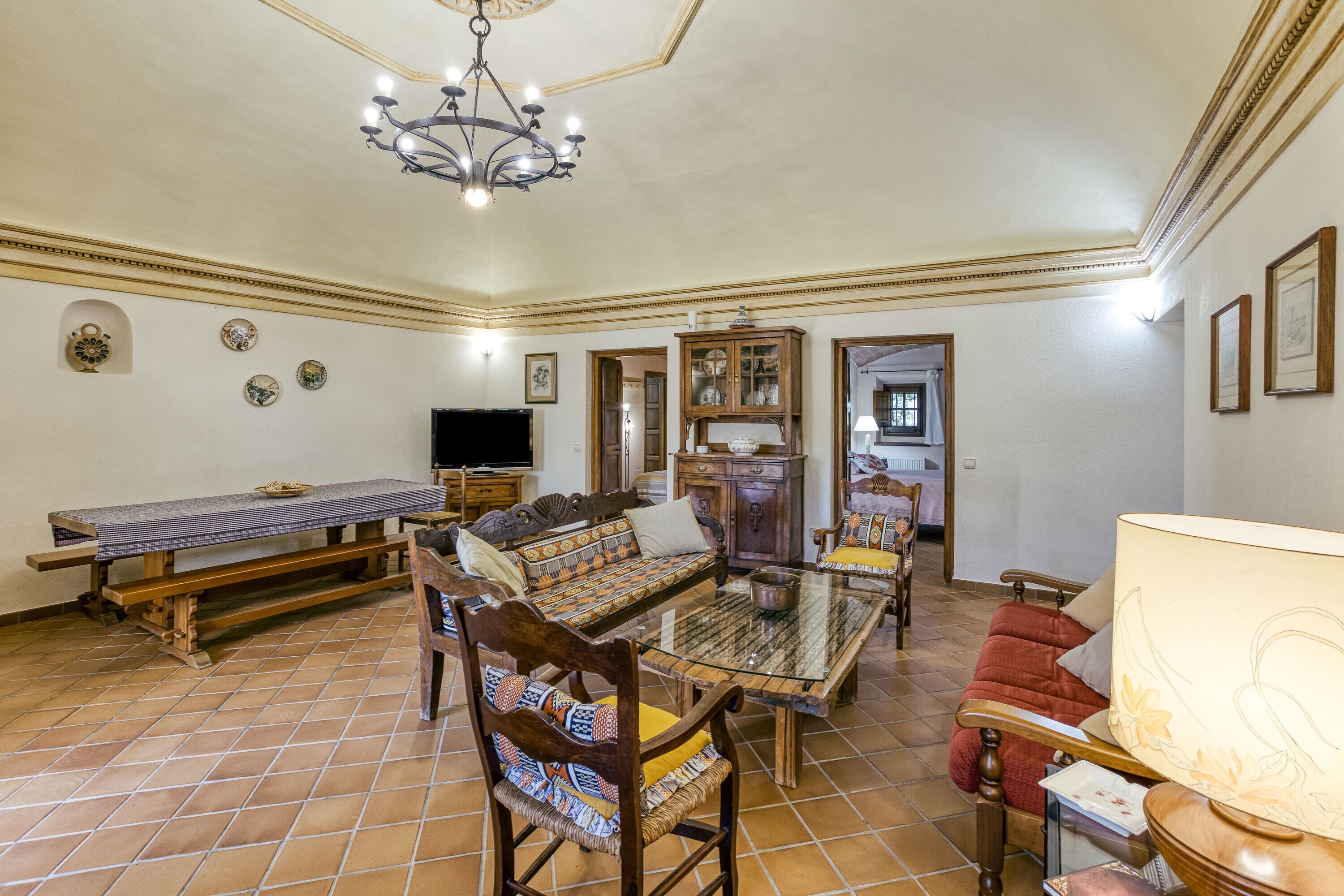 Télévision, cheminée, lecteur de DVD