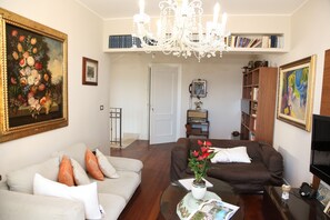 Fernseher, Tischtennisplatte