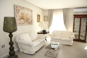 TV, mesa de pingue-pongue