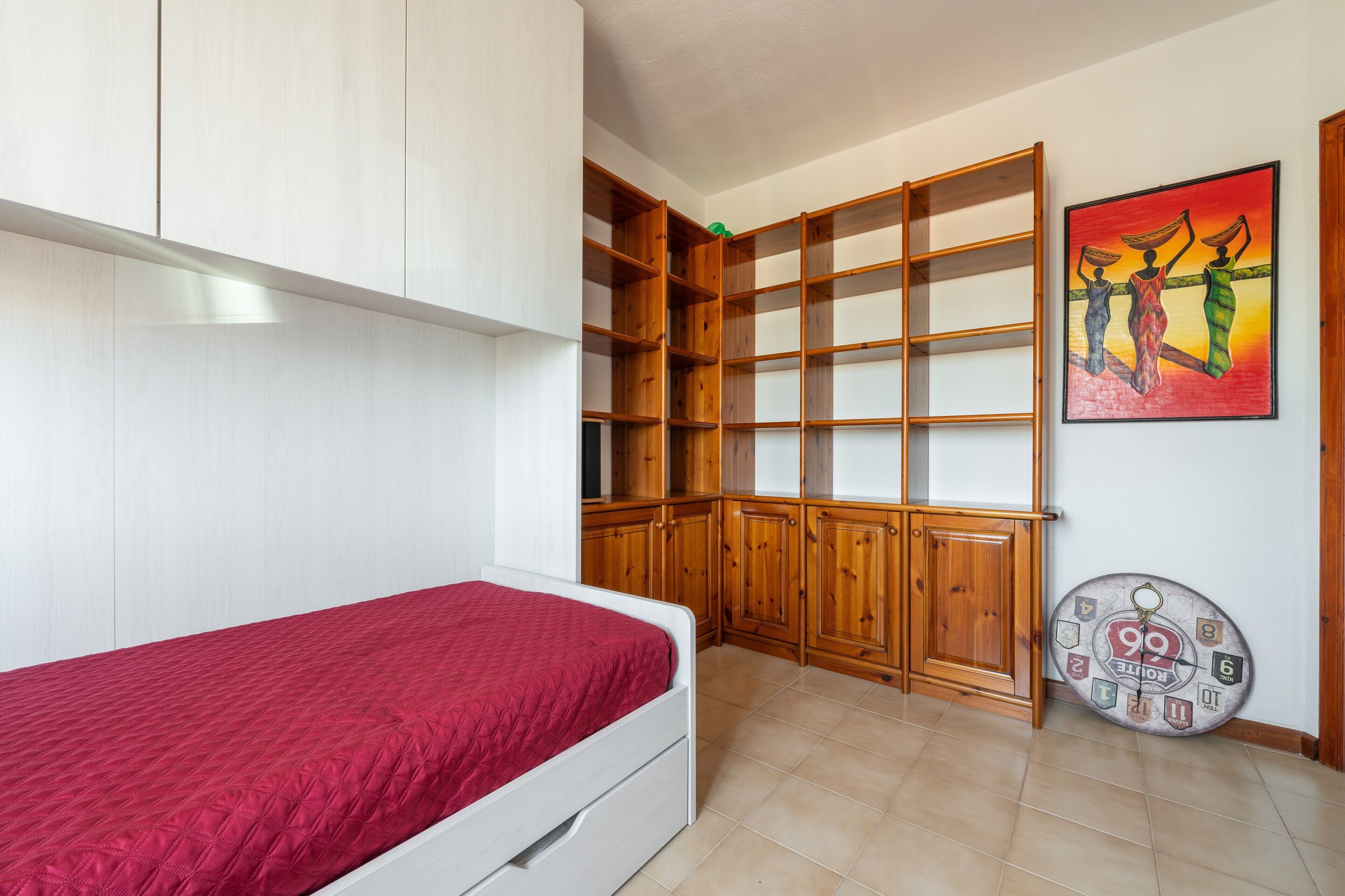 4 makuuhuonetta, silitysrauta/-lauta, ilmainen Wi-Fi, vuodevaatteet