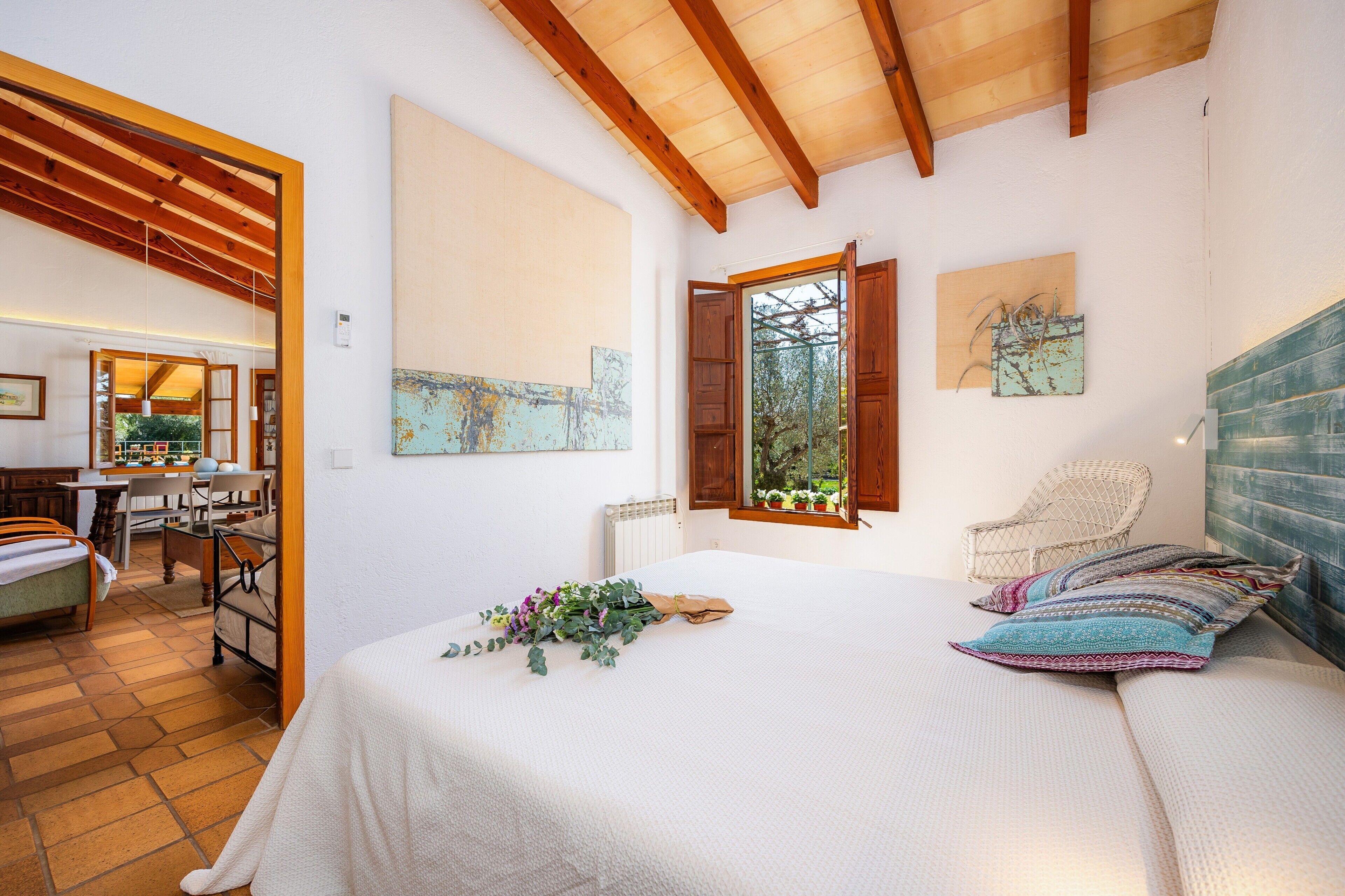 3 bedrooms, iron/ironing board, free WiFi, bed sheets