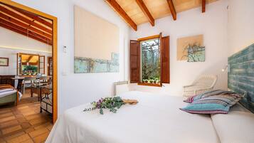 3 bedrooms, iron/ironing board, free WiFi, bed sheets