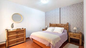 2 bedrooms, iron/ironing board, WiFi (free), bed sheets