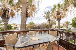 Outdoor dining - Vacation Home 'Playa Montana Amarilla Sunset,pool' with Shared Pool, Private Terrace and Wi-Fi (Costa del Silencio)