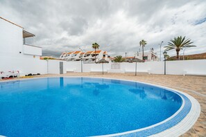 Pool - Vacation Home 'Playa Montana Amarilla Sunset,pool' with Shared Pool, Private Terrace and Wi-Fi (Costa del Silencio)