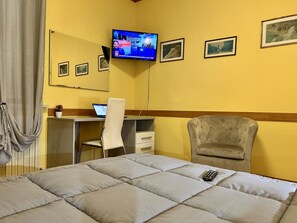 3 bedrooms, iron/ironing board, free WiFi, bed sheets