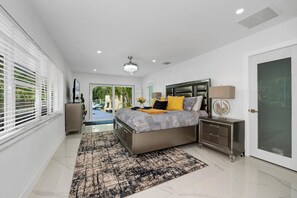 5 soverom, safe på rommet, skrivebord og strykejern/-brett