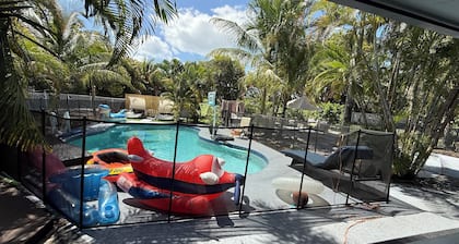 BEST LOCATION, Few min walk, Bike to Deerfield Beach and Pier. one acre property