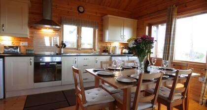 Lovely rural location under a mile from a stunning sandy beach in Shandwick.