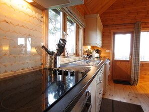 Dishwasher, highchair - Lovely rural location under a mile from a stunning sandy beach in Shandwick. (Balintore)