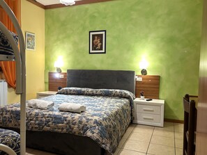 1 soverom, strykejern/-brett, wi-fi (inkludert) og sengetøy