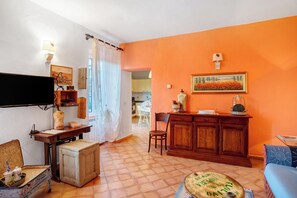 TV - Apartment 'Casa Cen' with Sea View, Private Terrace and Wi-Fi (Dolcedo)