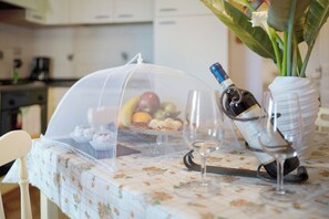 Dining - Apartment 'Casa Cen' with Sea View, Private Terrace and Wi-Fi (Dolcedo)