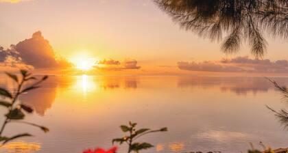 Villa Vanaki - Beachfront Villa 4BR w/ AC