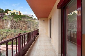 Property grounds - Apartment 'Los Girasoles' with Sea View, Balcony and Wi-Fi (Santa Cruz de La Palma)