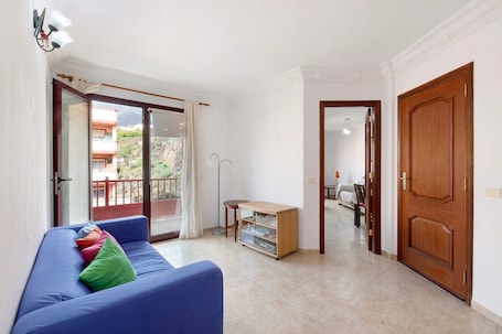 TV, DVD player. Apartment 'Los Girasoles' with Sea View, Balcony and Wi-Fi