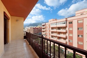 Property grounds - Apartment 'Los Girasoles' with Sea View, Balcony and Wi-Fi (Santa Cruz de La Palma)