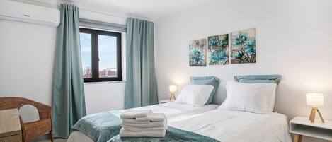 3 bedrooms, iron/ironing board, free WiFi, bed sheets