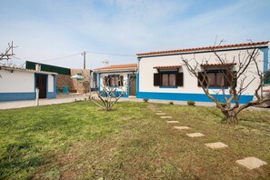 Exterior - Holiday Home 'Bouros's Cliff' with Private Garden, Wi-Fi and Air Conditioning (Serra do Bouro)