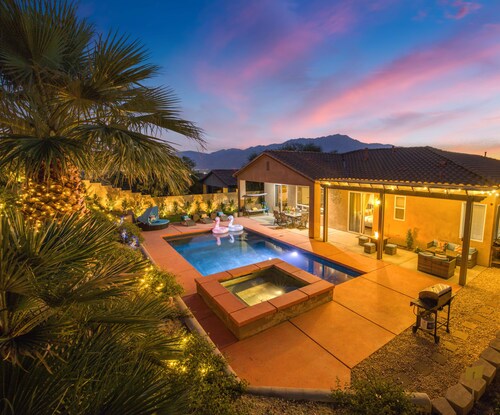 “Starry Night Escape” House with Saltwater pool, jacuzzi, pool, PS4, tennis.