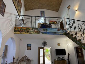 Interior - Cases Conviviales et Chaleureuses (Ngaparou)