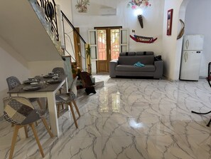 Living area - Cases Conviviales et Chaleureuses (Ngaparou)