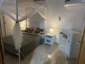 3 habitaciones, tabla de planchar con plancha, wifi y ropa de cama 