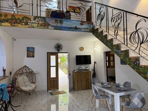 Dining - Cases Conviviales et Chaleureuses (Ngaparou)