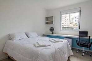 3 quartos, ferros/tábuas de passar roupa, Wi-Fi, roupa de cama