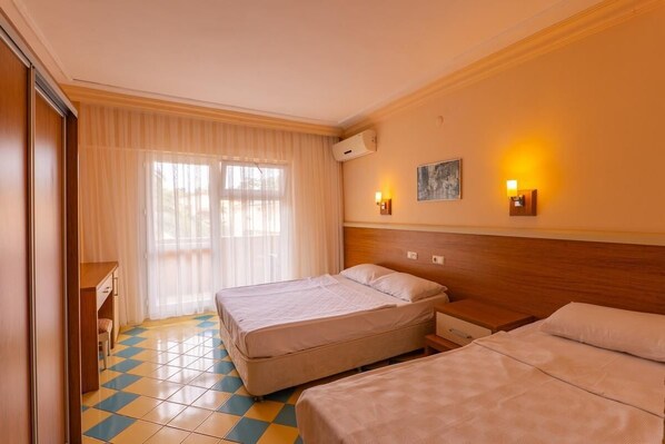 Premium bedding, minibar, soundproofing, bed sheets